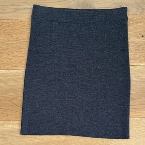 Ça vas de soi / 100% new Zealand merino
Elegant Charcoal Pencil Skirt
